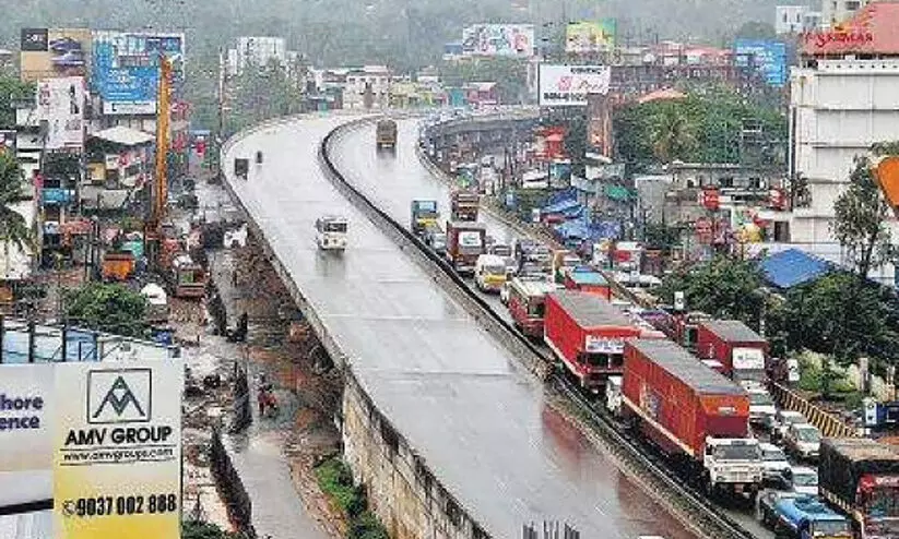 ആലുവയിൽ ഗുണ്ടാസംഘങ്ങൾ കേന്ദ്രീകരിക്കുന്നു; ഭീതിയിൽ നഗരം