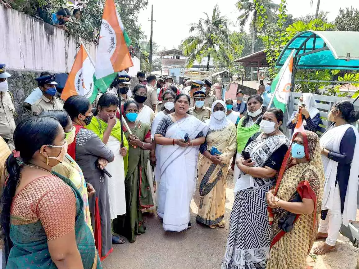 കെ-റെയിൽ: പ്രതിഷേധക്കാരും പൊലീസും തമ്മിൽ ഉന്തും തള്ളും