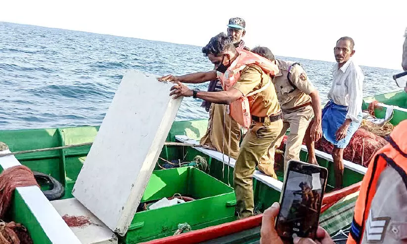 കൊല്ലം ആഴക്കടൽ മേഖലയിൽ എക്സൈസ് പരിശോധന