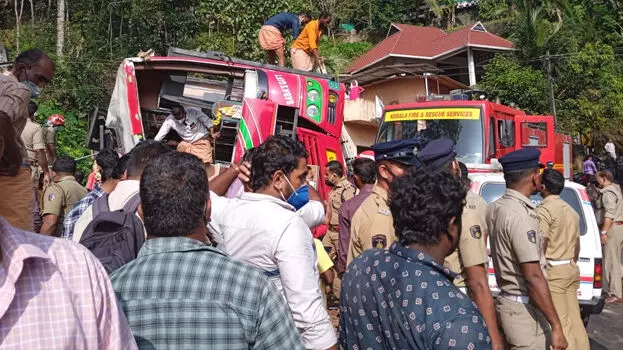 ശബരിമല തീർഥാടകർ സഞ്ചരിച്ച ബസ് മറിഞ്ഞ്​ 15 പേർക്ക് പരിക്ക്​