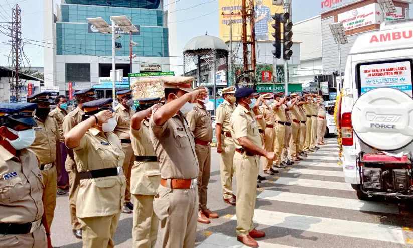 ബാലുവിന് ആറ്റിങ്ങലിൽ പൊലീസിന്‍റെ ആദരാഞ്ജലി