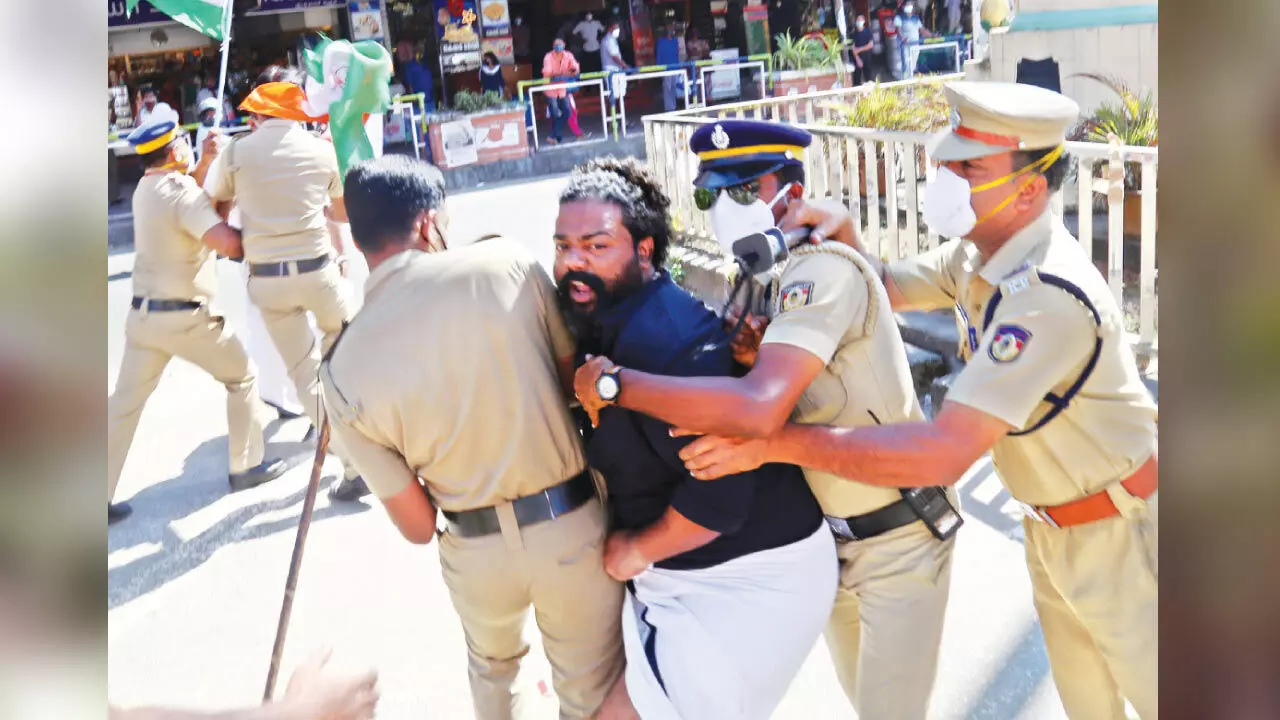 പൂ​ര​പ്പൊ​ലി​മ​യി​ൽ ന​ഗ​ര​സ​ഭ​യു​ടെ നൂ​റാം പി​റ​ന്നാ​ളാ​ഘോ​ഷ​ത്തി​ന് തു​ട​ക്കം