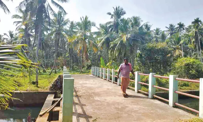 പാലത്തിനായി കാത്തിരുന്നത്​ 20വർഷം; പൂങ്കാക്കുതിരുകാർക്ക് ഇപ്പോഴും റോഡില്ല!