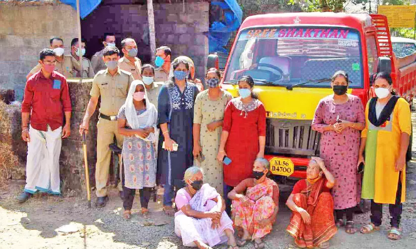 ആനപ്പാറ ക്വാറിക്കെതിരെ സമരം ശക്തം; സ്ത്രീകൾ ലോറി തടഞ്ഞു