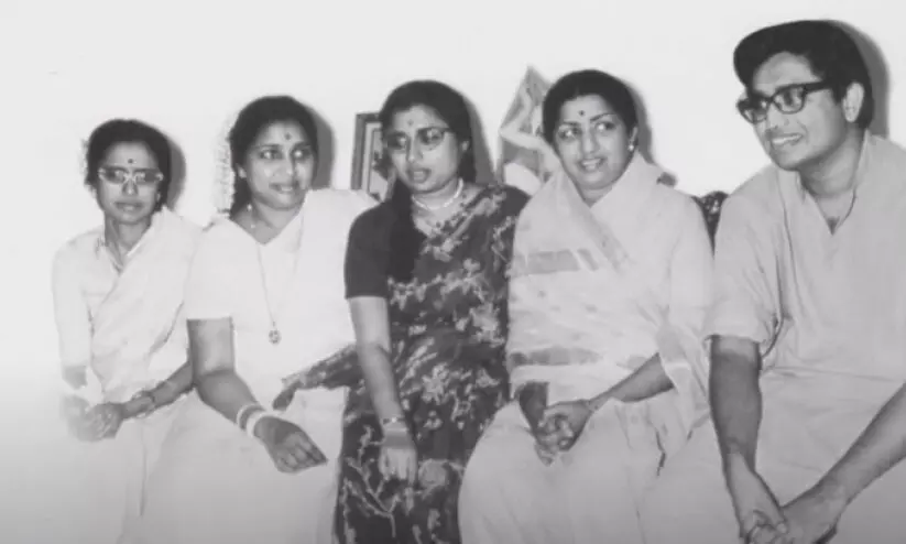 lata mangeshkar with siblings