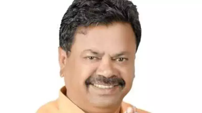 പീഡനങ്ങൾ ഉയരുന്നത് സ്ത്രീകളുടെ വസ്ത്രധാരണം കാരണം: പ്രിയങ്കയുടെ വസ്ത്ര സ്വാതന്ത്ര്യ പ്രസ്താവനക്കെതിരെ ബി.ജെ.പി. എം.എൽ.എ