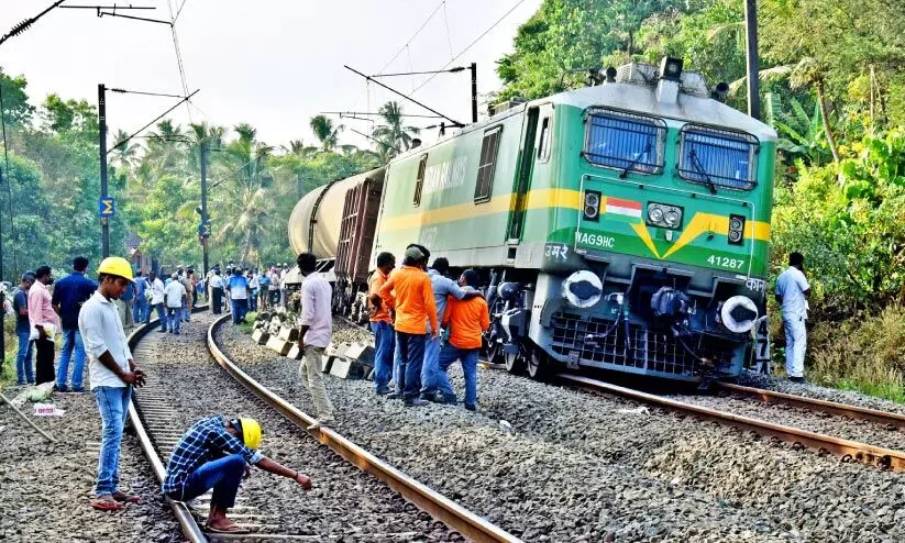 പുതുക്കാട് ട്രെയിൻ പാളംതെറ്റൽ: അ​ത്യാ​ഹി​തം ഒ​ഴി​വാ​യ​ത്​ ത​ല​നാ​രി​ഴ​ക്ക്​