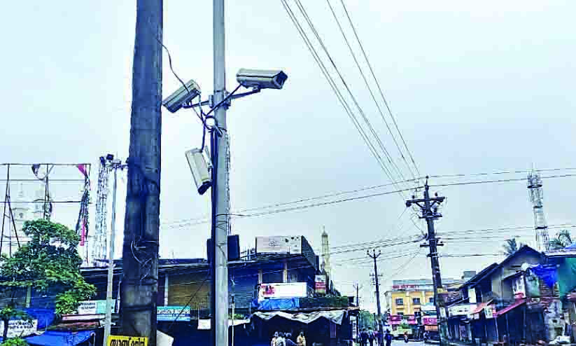 നീലേശ്വരത്ത്​ കണ്ണടച്ച്​ കാമറകൾ; കണ്ണുതുറക്കാതെ അധികൃതർ