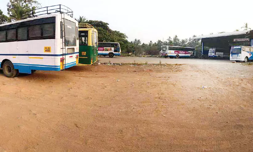 മെ​ക്കാ​നി​ക്ക​ൽ ജീ​വ​ന​ക്കാ​ർ​ക്ക് കൂ​ട്ട സ്ഥ​ലം മാ​റ്റം; വ​ട​ക​ര കെ.​എ​സ്.​ആ​ർ.​ടി.സി ​ഓ​പ​റേ​റ്റി​ങ് സെ​ന്റ​ർ അ​ട​ച്ചു​പൂ​ട്ടാ​ൻ നീ​ക്കം