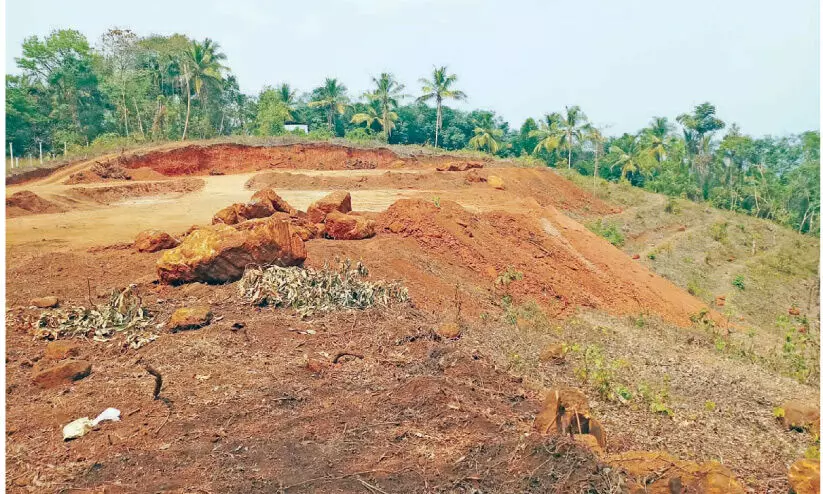 വാവാട് കണ്ടാല മലയിടിക്കൽ; പ്രവൃത്തി നിർത്തിവെക്കാൻ നോട്ടിസ്