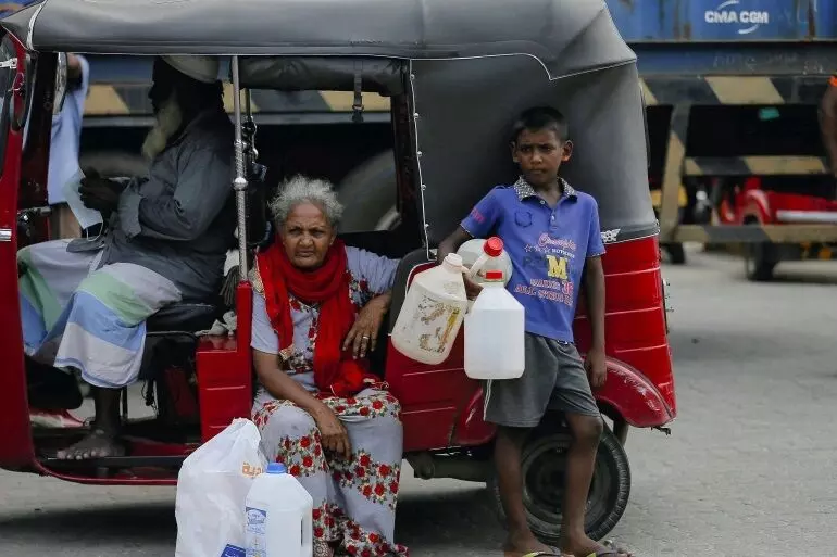 സാ​മ്പ​ത്തി​ക, ഊ​ർ​ജ പ്ര​തി​സ​ന്ധി; ക്ഷാമത്തിൽ ഉലഞ്ഞ് ശ്രീലങ്ക