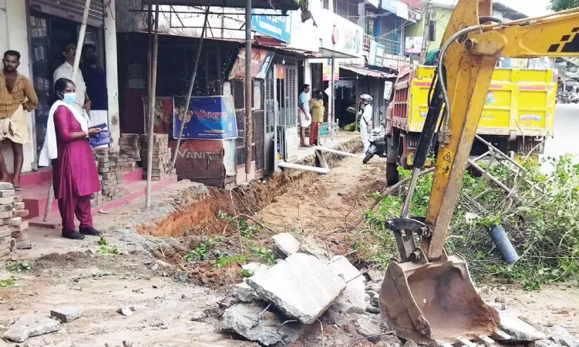 നായരങ്ങാടിയിൽ കാന നിർമാണം തടഞ്ഞ കെട്ടിട ഉടമയെ പൊലീസ് കസ്റ്റഡിയിലെടുത്തു