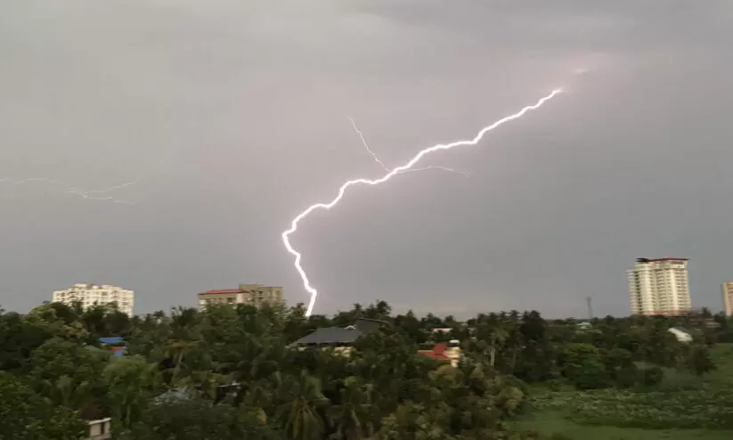 കേരളത്തിൽ അടുത്ത ദിവസങ്ങളിൽ മിന്നലോടെ മഴക്ക് സാധ്യത