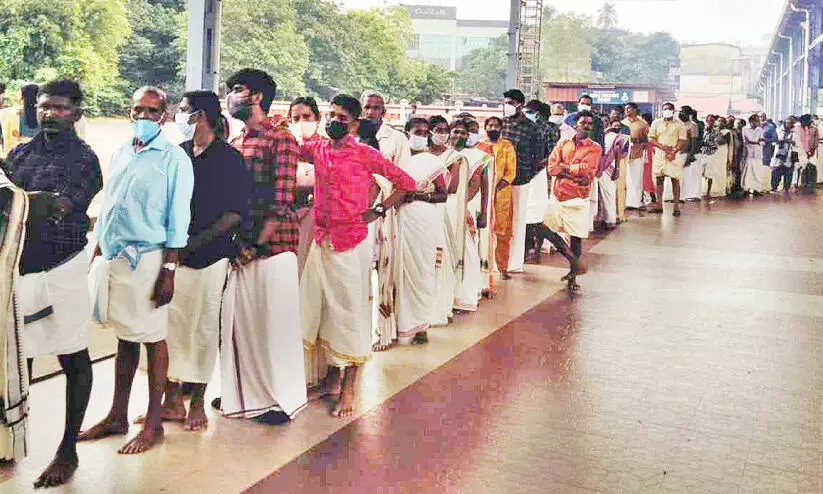 Devotees throng Guruvayur