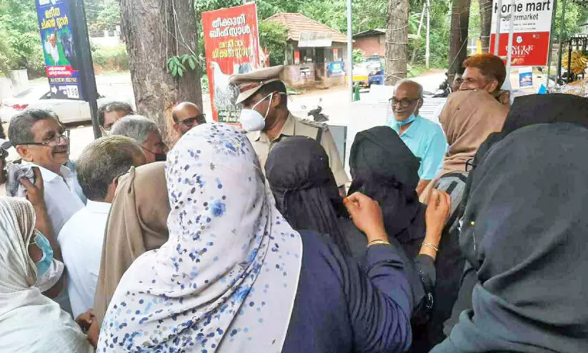 ഗോൾഡ് പാലസ് സമരത്തിനിടെ സംഘർഷം