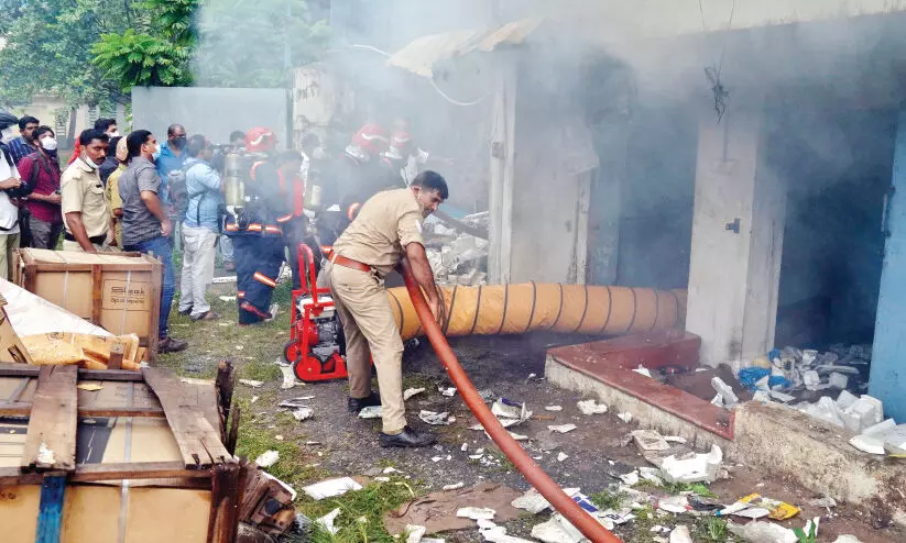 കോഴിക്കോട് തീപിടിത്തം; ഒഴിവായത് വൻദുരന്തം