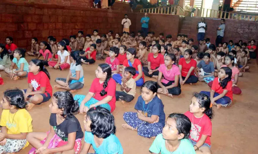 കളരിയുടെ അകത്തളങ്ങളില്‍ സ്വയം പ്രതിരോധത്തിന്റെ ബാലപാഠങ്ങള്‍