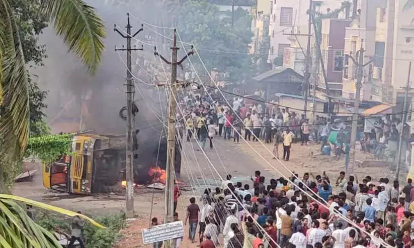 ജില്ലയുടെ പേരുമാറ്റം: ആന്ധ്രയിൽ സംഘർഷം; മന്ത്രിയുടെയും എം.എൽ.എയുടെയും വീടിന് തീയിട്ടു