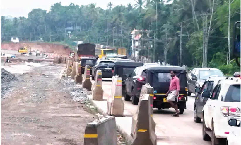 ദേശീയപാത നിർമാണം; അഴിയാക്കുരുക്കായി യാത്രാദുരിതം