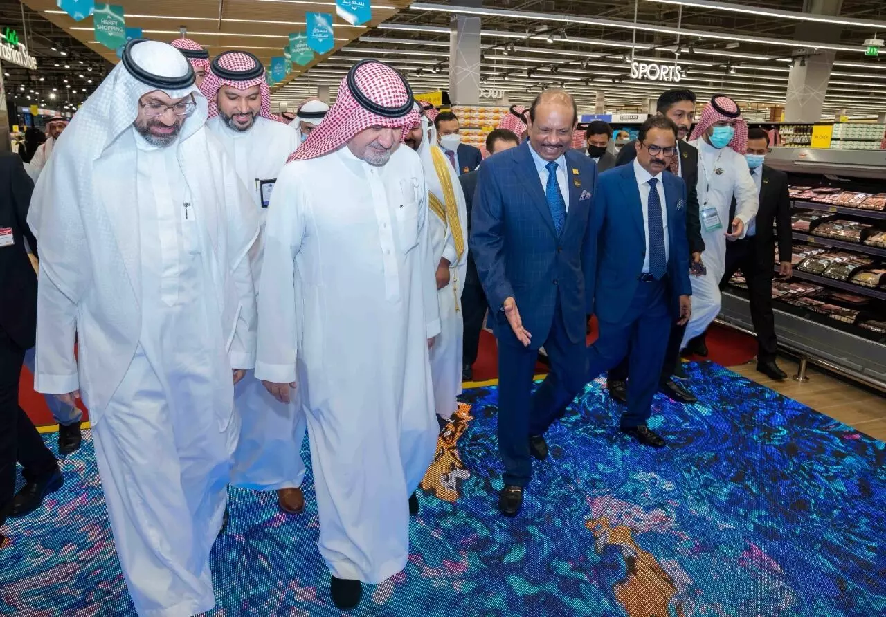 After the opening, guests visit the Lulu Hypermarket