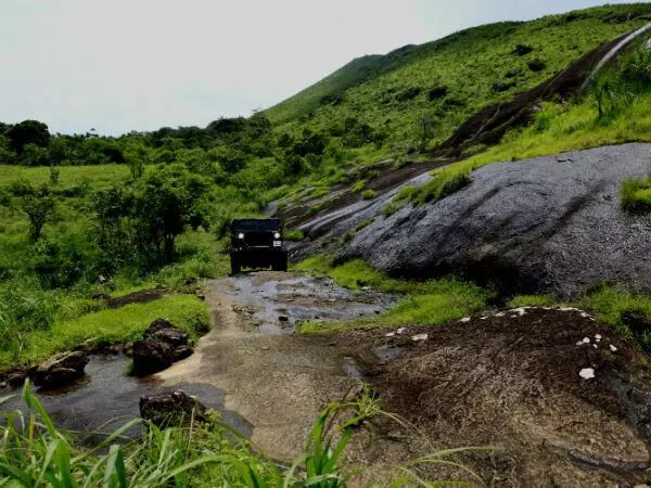 ഇലവീഴാപൂഞ്ചിറയിലെ കൈയേറ്റം ഒഴിപ്പിക്കണമെന്ന് ഉത്തരവ്