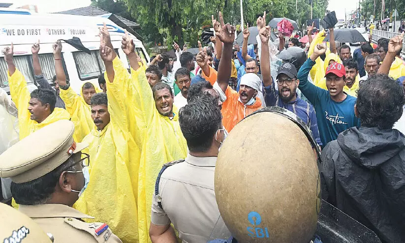 കെട്ടിട നമ്പർ: വിരമിച്ചവരുടെ ഒപ്പും പാസ് വേഡും ദുരുപയോഗം ചെയ്തു