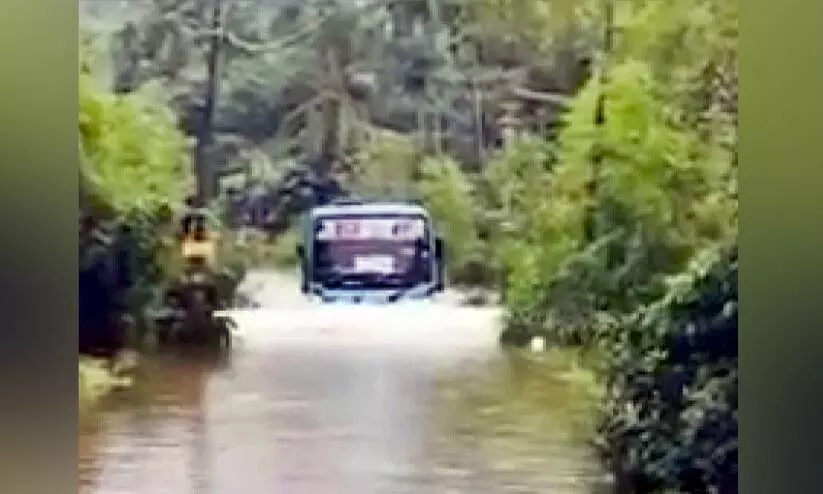 അരയി പുഴ കരകവിഞ്ഞു, കുടുംബങ്ങളെ മാറ്റിപ്പാർപ്പിക്കും