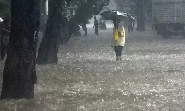 കനത്ത മഴ; മഹാരാഷ്ട്രയിൽ രണ്ട് പേരെ ഒഴുക്കിൽ പെട്ടു കാണാതായി