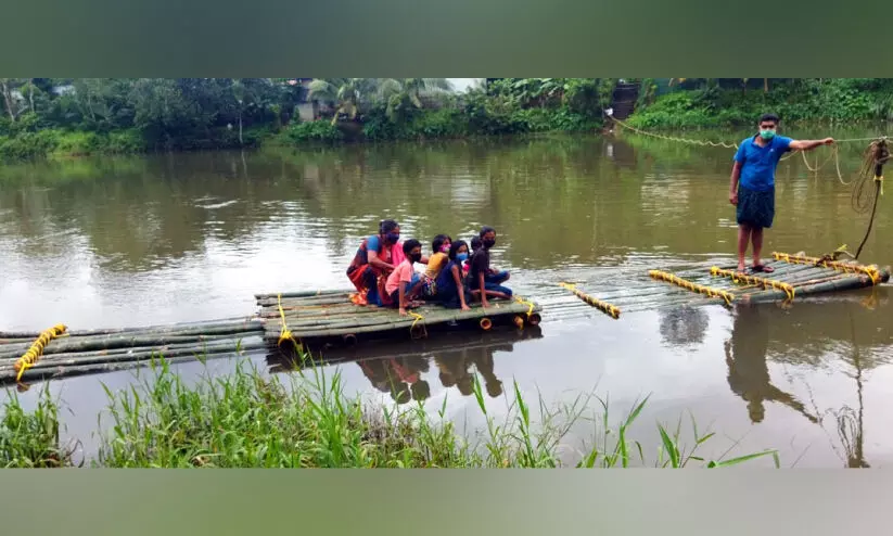 ആലടി പെരിക്കണ്ണി നിവാസികൾക്ക് ആശ്രയം മുളം ചങ്ങാടം