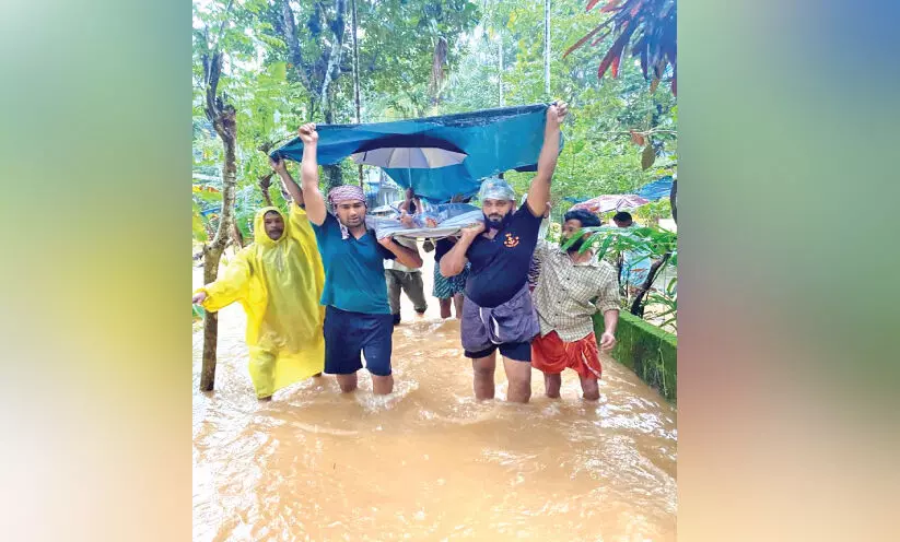 ചെറുപുഴ കരകവിഞ്ഞു; വീടുകൾ മുങ്ങി