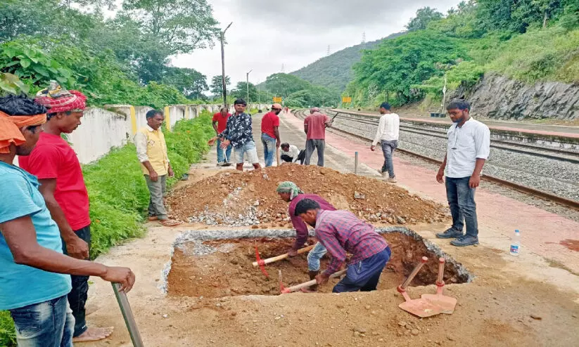 പു​ന​ലൂ​ർ-​ചെ​ങ്കോ​ട്ട പാ​ത വൈ​ദ്യു​തീ​ക​ര​ണം തു​ട​ങ്ങി