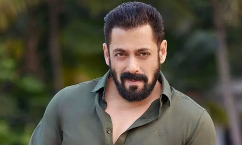 Cops Take Selfie With Salman Khan, VideoWent  Viral