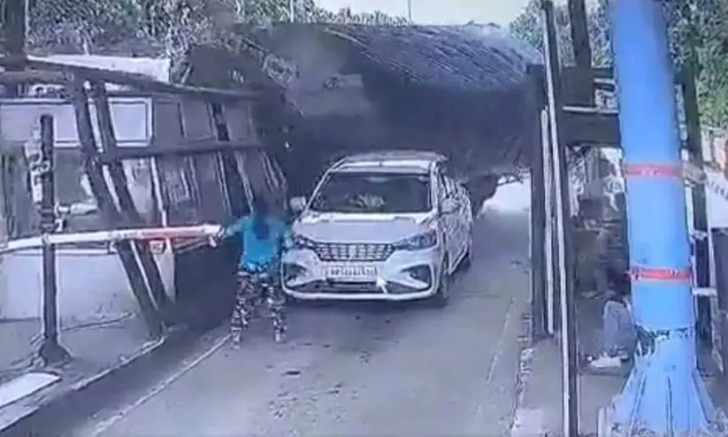 Truck overturns after hitting toll plaza in Dehradun, woman saves toll booth worker-video