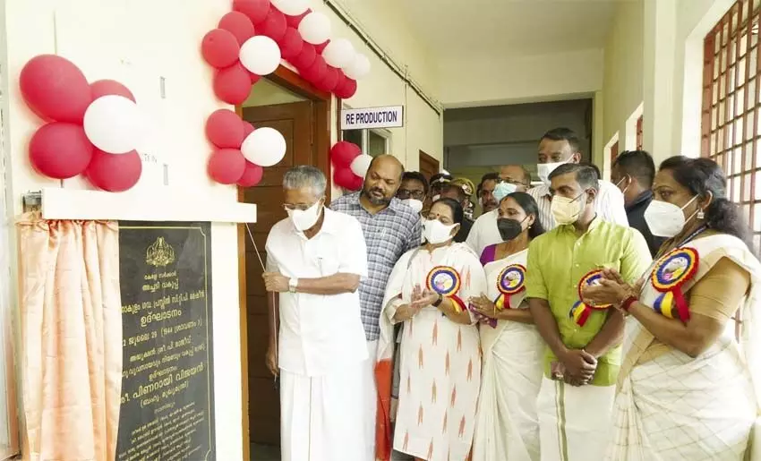 പശ്ചാത്തല വികസനത്തിനൊപ്പം മനുഷ്യ വിഭവശേഷിയും സജ്ജമാകണം- മുഖ്യമന്ത്രി