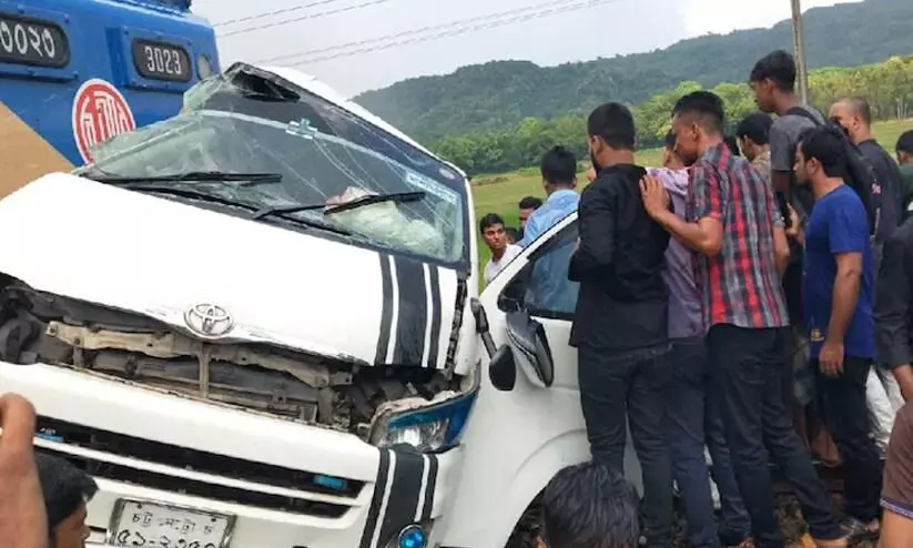 train rammed into a microbus at a railway crossing in Bangladesh