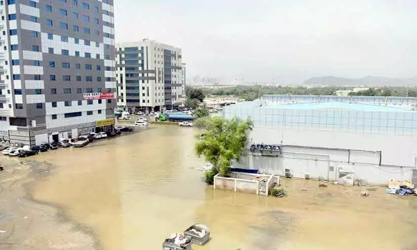 മാ​​നം തെ​​ളി​​ഞ്ഞു; നാ​​ട്​ പൂ​​ർ​​വ​​സ്ഥി​​തി​​യി​​ലേ​​ക്ക്...