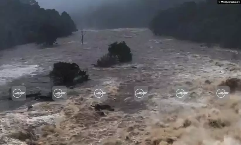 ചാലക്കുടി പുഴയിൽ വെള്ളം ഉയരുന്നു; താഴ്ന്ന പ്രദേശങ്ങളിലുള്ളവർ പെട്ടെന്ന് മാറി താമസിക്കണമെന്ന് മുന്നറിയിപ്പ്