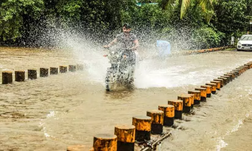 തൊമ്മൻകുത്ത് ചപ്പാത്ത് മുങ്ങി; ഒമ്പത് മണിക്കൂർ ഗതാഗതം മുടങ്ങി