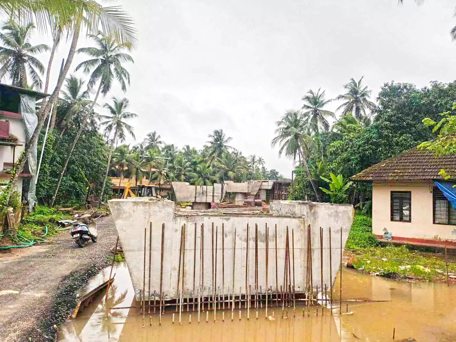 വെങ്ങര റെയിൽവേ മേൽപാലം പ്രവൃത്തി പുരോഗമിക്കുന്നു