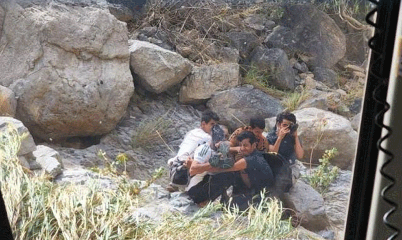 Six people trapped in the mountain