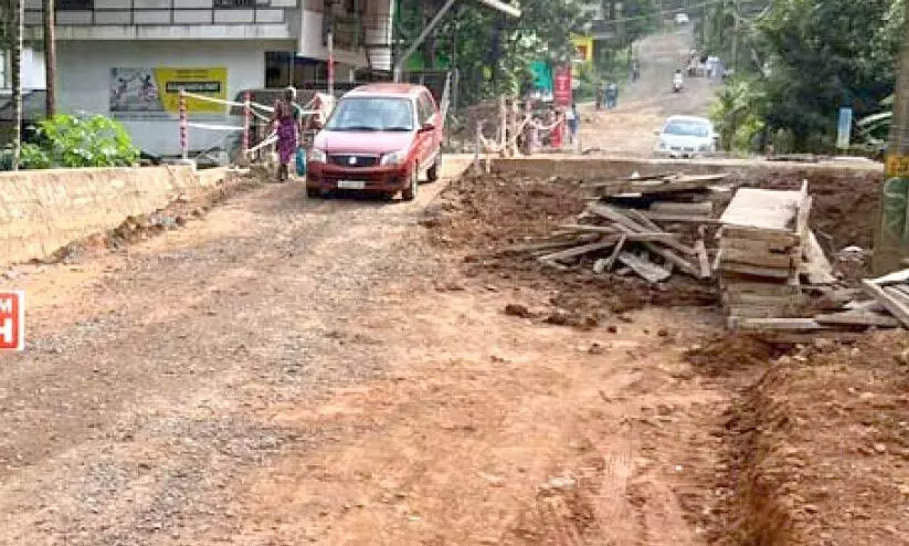 റോഡ് തകർച്ച: പഞ്ചായത്ത് അംഗം ഉപവസിക്കും