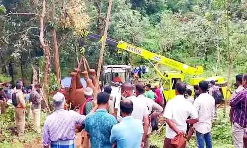 കാ​ട്ടാ​ന​ക​ളു​ടെ ജ​ന​ന-​മ​ര​ണ​ങ്ങ​ൾ​ക്ക്​ സാ​ക്ഷ്യം വ​ഹി​ച്ച് മ​ല​യോ​ര ഗ്രാ​മ​ങ്ങ​ള്‍