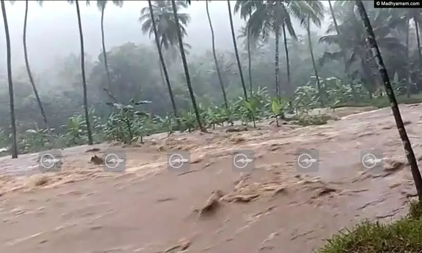 മലപ്പുറത്തെ മലയോര മേഖലയിൽ കനത്ത മഴ; കരുവാരകുണ്ടിൽ ഉരുൾപൊട്ടിയതായി സംശയം