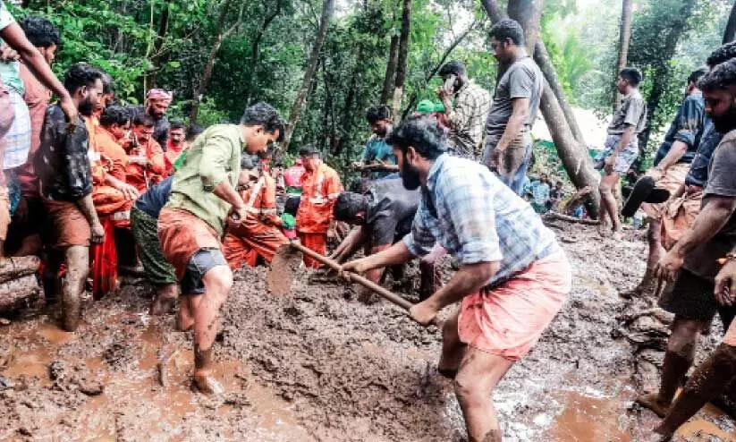 ഉള്ളുലച്ച് ഉരുൾ