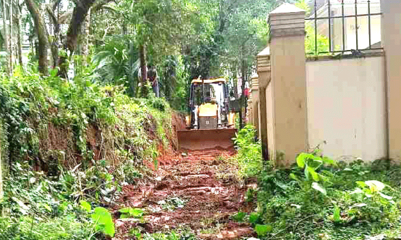 പൊലീസ് തന്ത്രം വിജയിച്ചു; വർഷങ്ങൾ നീണ്ട വഴിത്തർക്കത്തിന് പരിഹാരം