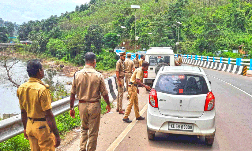 അതിര്‍ത്തിയില്‍ എക്സൈസിന്റെ വാഹന പരിശോധന