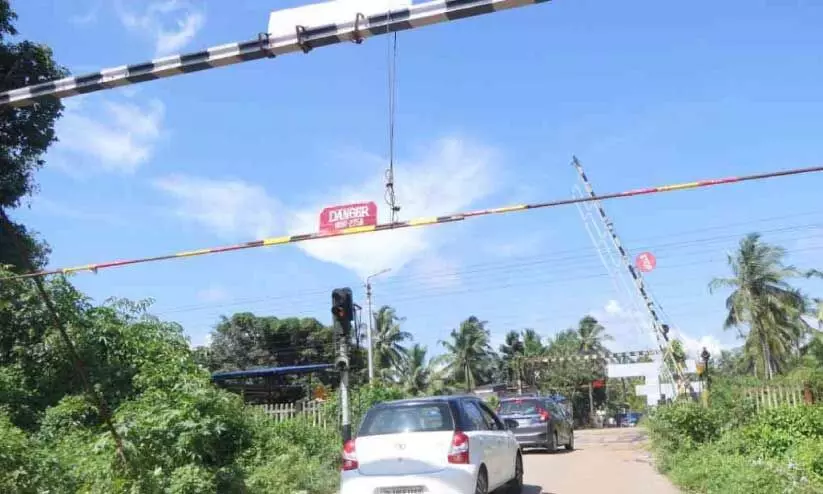 പ്രതിഷേധങ്ങൾക്കൊടുവിൽ തെയ്യാല റെയിൽവേ ഗേറ്റ് തുറന്നു