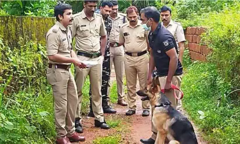 വളയത്ത് സി.പി.എം പ്രവർത്തകന്‍റെ വീടിനു​ സമീപം ബോംബേറ്