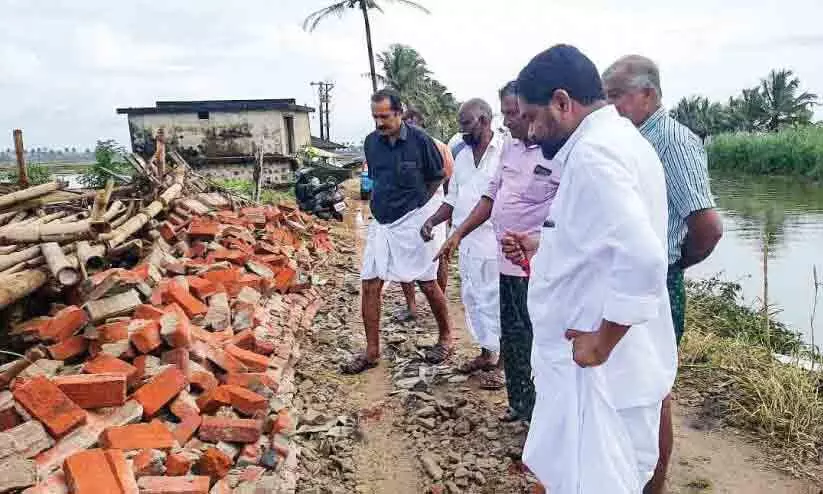 മി​ന്ന​ൽ ചു​ഴ​ലി: ക​ർ​ഷ​ക സം​ഘം നേ​താ​ക്ക​ൾ സ​ന്ദ​ർ​ശി​ച്ചു