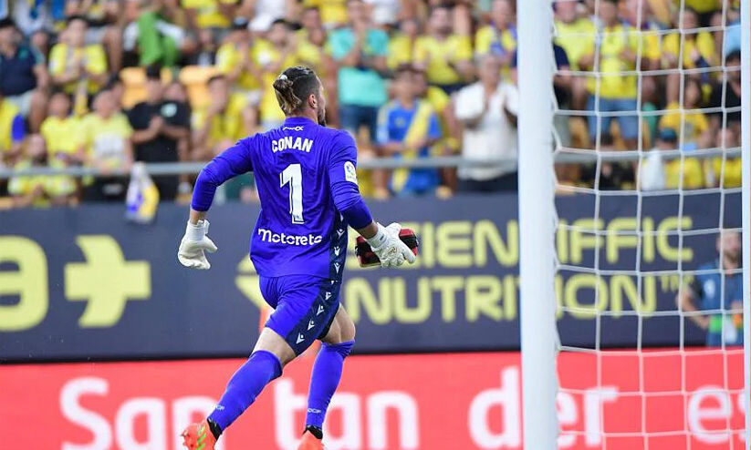 The environment of soccer applauds Cadiz goalkeeper Ledezmak for conserving the everyday living of a admirer |  Cadiz goalkeeper Ledesma praised for assisting to help save the everyday living of a supporter